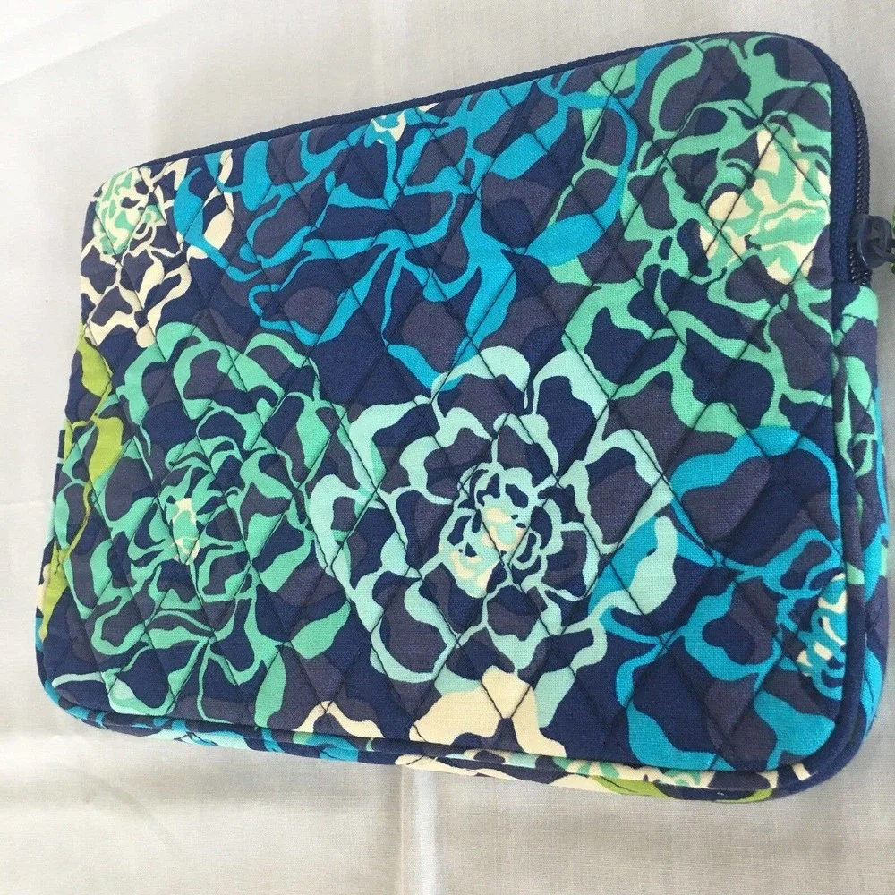 VERA BRADLEY Katalina Blues E-Reader Tablet Sleeve New W Tag Blue Green Floral